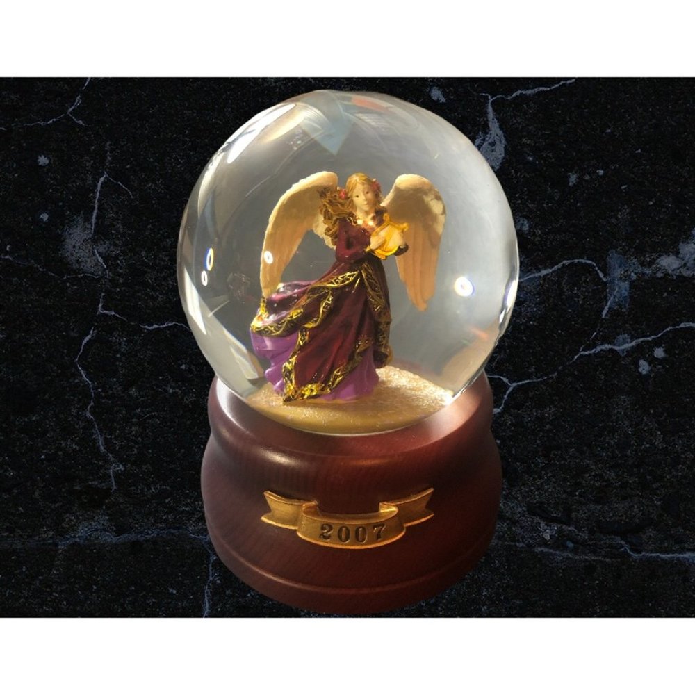 2007 Musical Angel Snow Globe